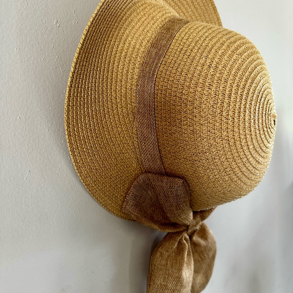 Elegant Tan Straw Hat with Bow